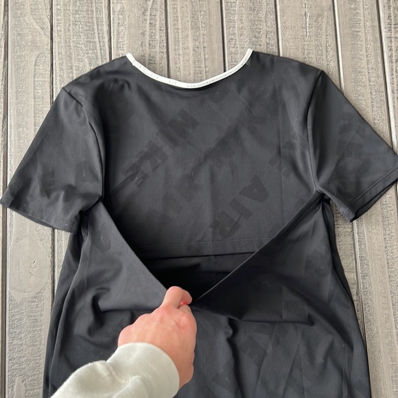 NWOT Nike Air open back, short sleeve work out top - Picture 6 of 6